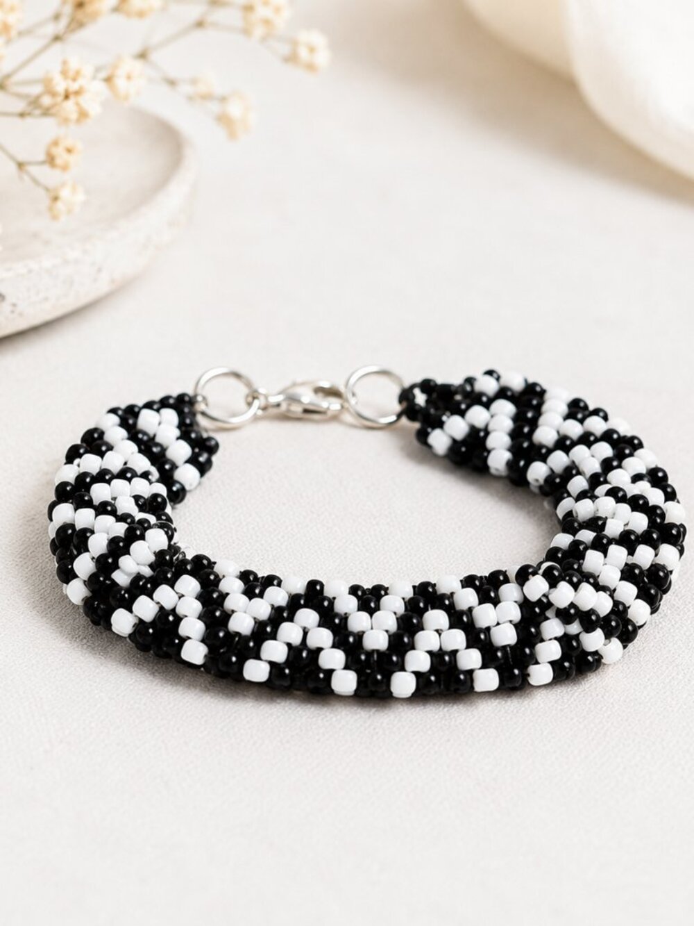 Handmade Black White Beaded Bracelet 7.5–8" Seed Bead Chevron Pattern Boho